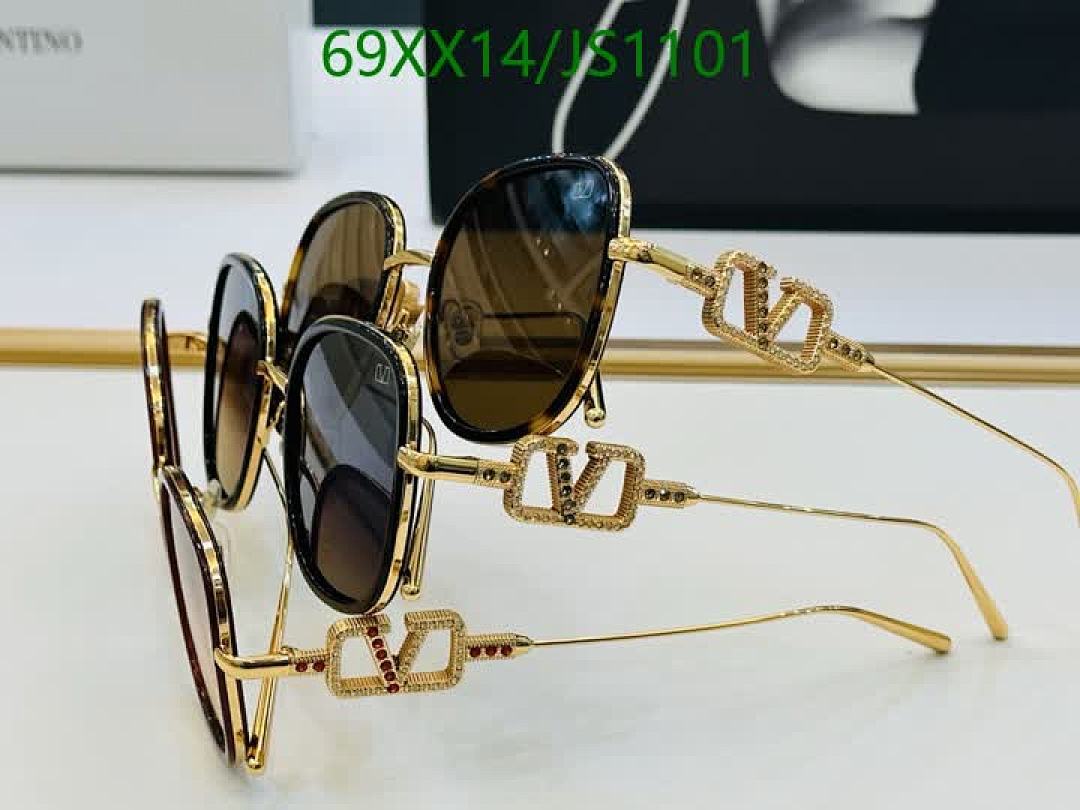 Valentino-Glasses Code: JS1101 $: 69USD