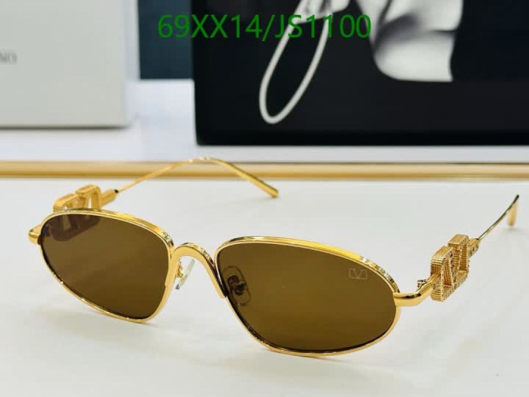 Valentino-Glasses Code: JS1100 $: 69USD