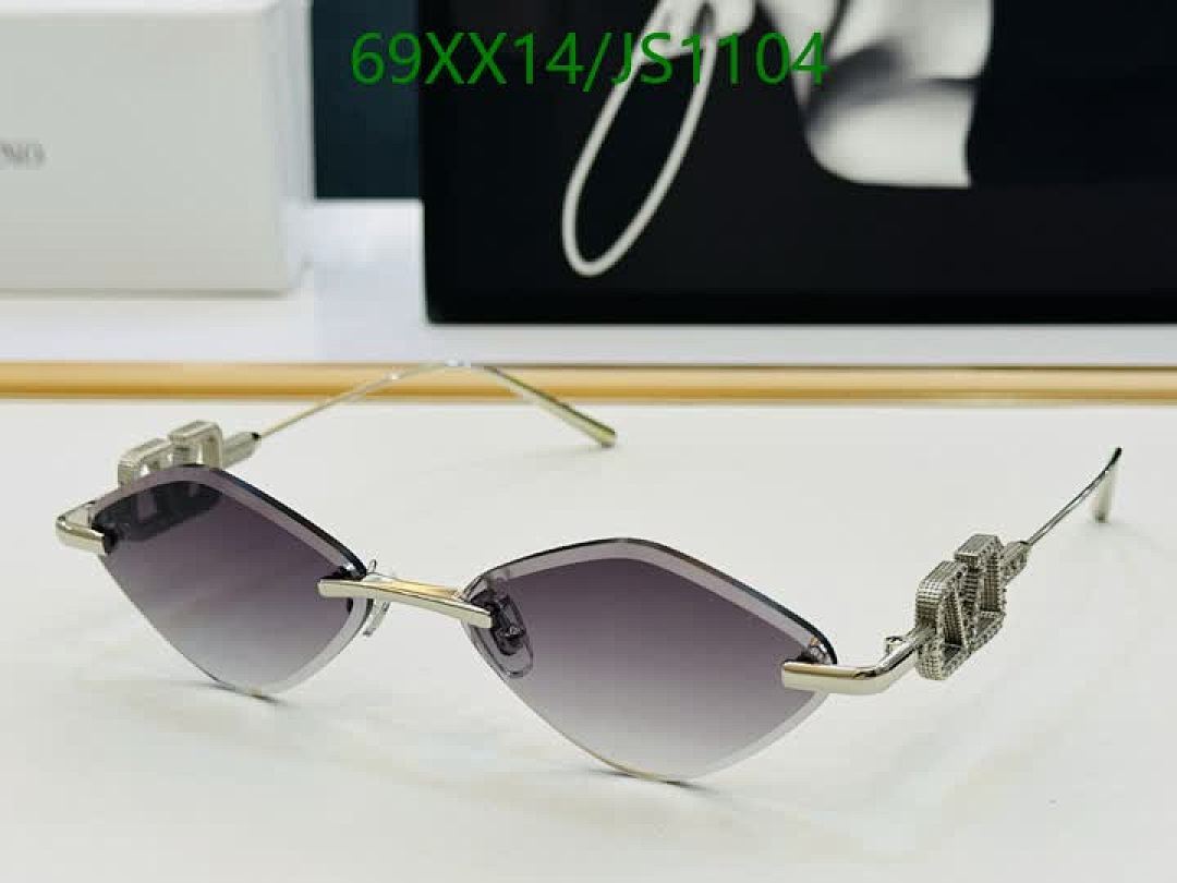 Valentino-Glasses Code: JS1104 $: 69USD