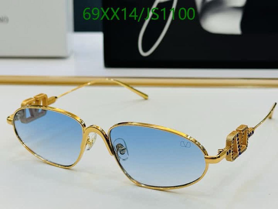Valentino-Glasses Code: JS1100 $: 69USD