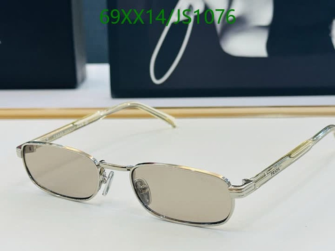 Prada-Glasses Code: JS1076 $: 69USD