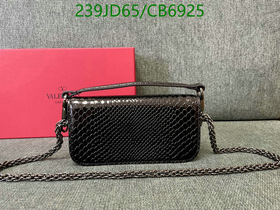 Valentino-Bag-Mirror Quality Code: CB6925 $: 239USD