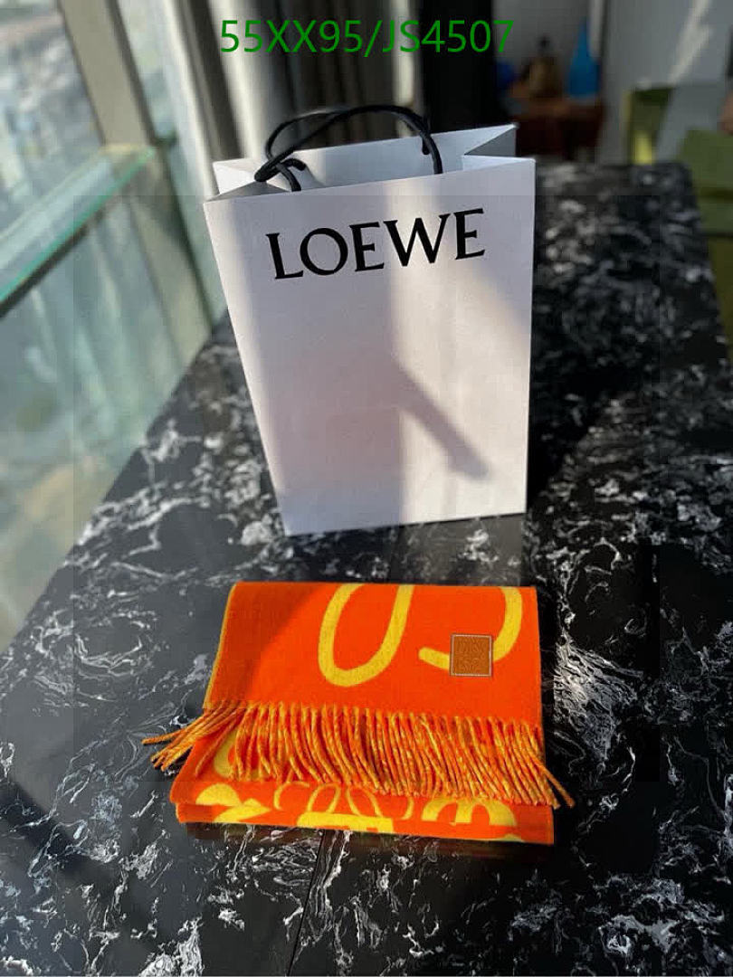 Loewe-Scarf Code: JS4507 $: 55USD