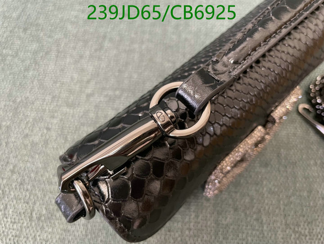 Valentino-Bag-Mirror Quality Code: CB6925 $: 239USD