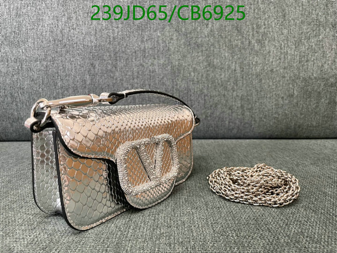 Valentino-Bag-Mirror Quality Code: CB6925 $: 239USD