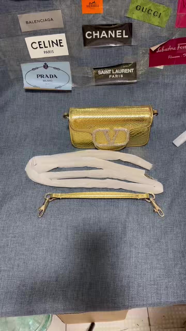 Valentino-Bag-Mirror Quality Code: CB6925 $: 239USD