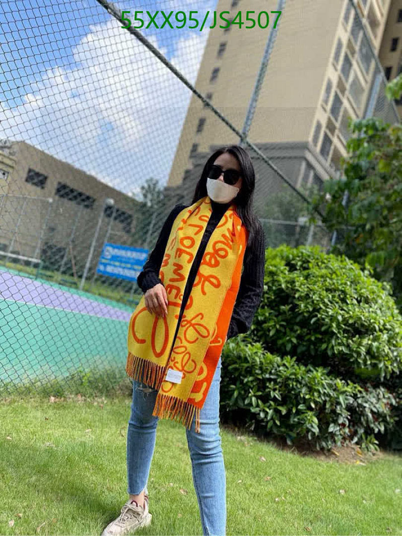 Loewe-Scarf Code: JS4507 $: 55USD