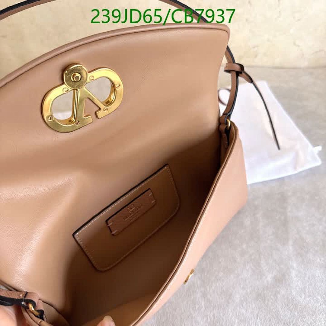 Valentino-Bag-Mirror Quality Code: CB7937 $: 239USD