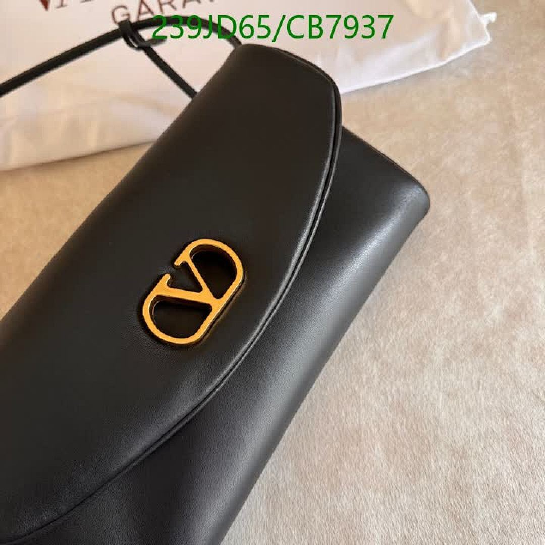 Valentino-Bag-Mirror Quality Code: CB7937 $: 239USD