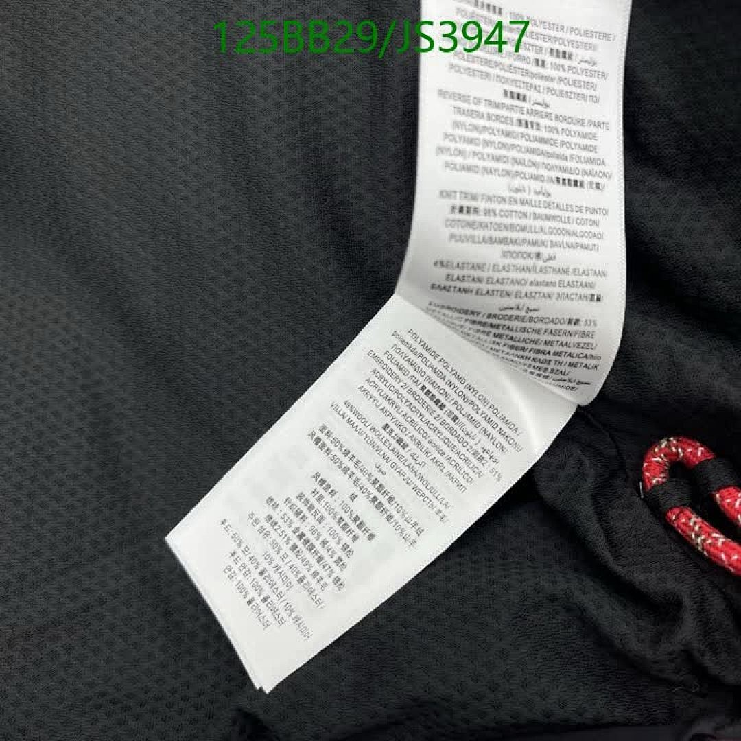 Burberry-Clothing Code: JS3947 $: 125USD