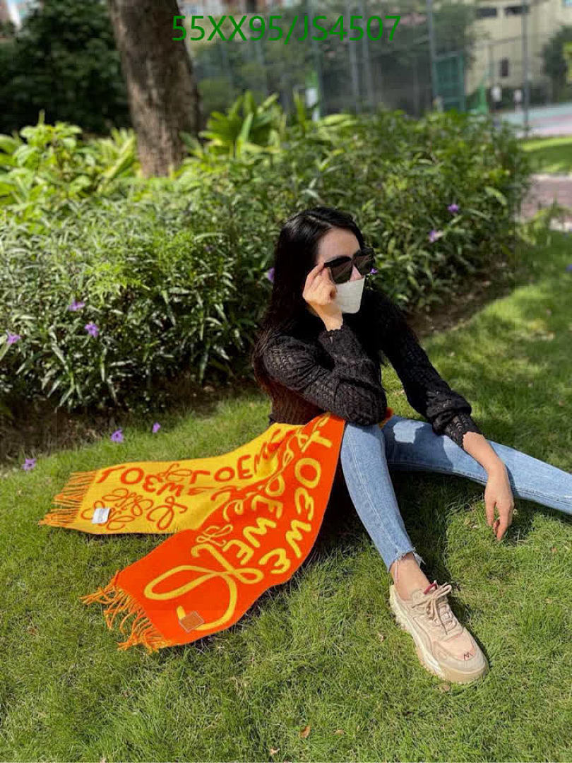 Loewe-Scarf Code: JS4507 $: 55USD