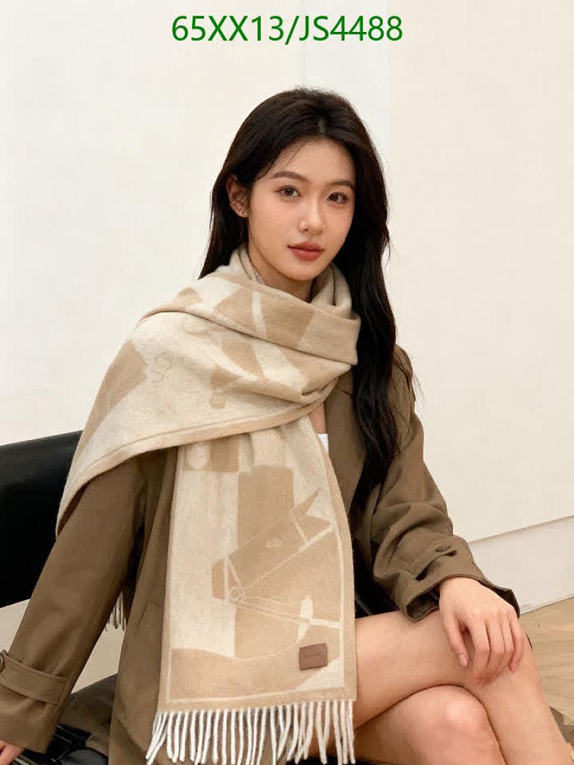 Hermes-Scarf Code: JS4488 $: 65USD