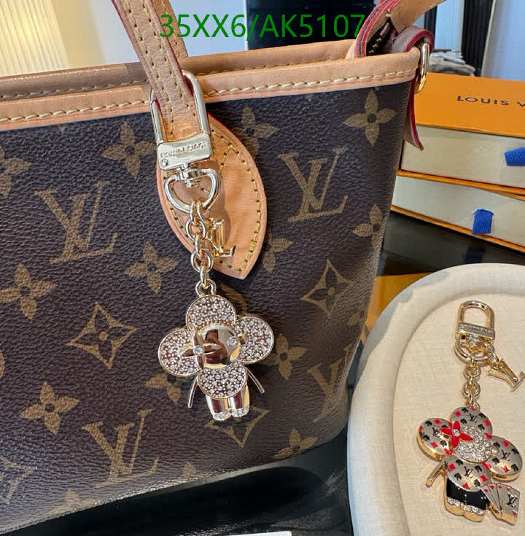 LV-Key pendant Code: AK5107 $: 35USD