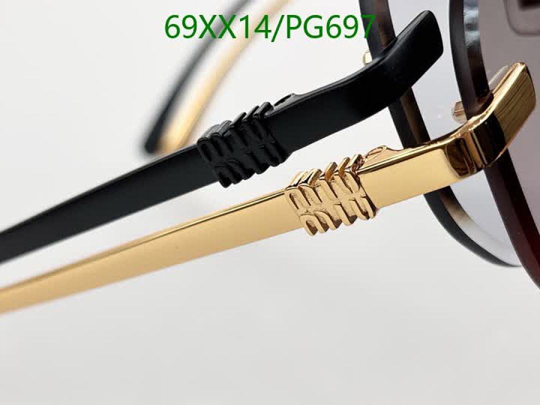 Miu Miu-Glasses Code: PG697 $: 69USD