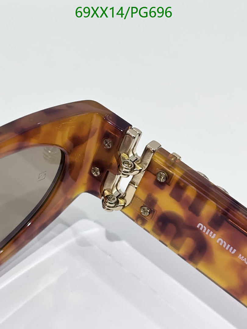 Miu Miu-Glasses Code: PG696 $: 69USD