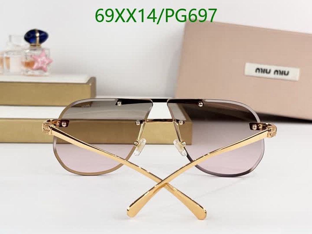 Miu Miu-Glasses Code: PG697 $: 69USD