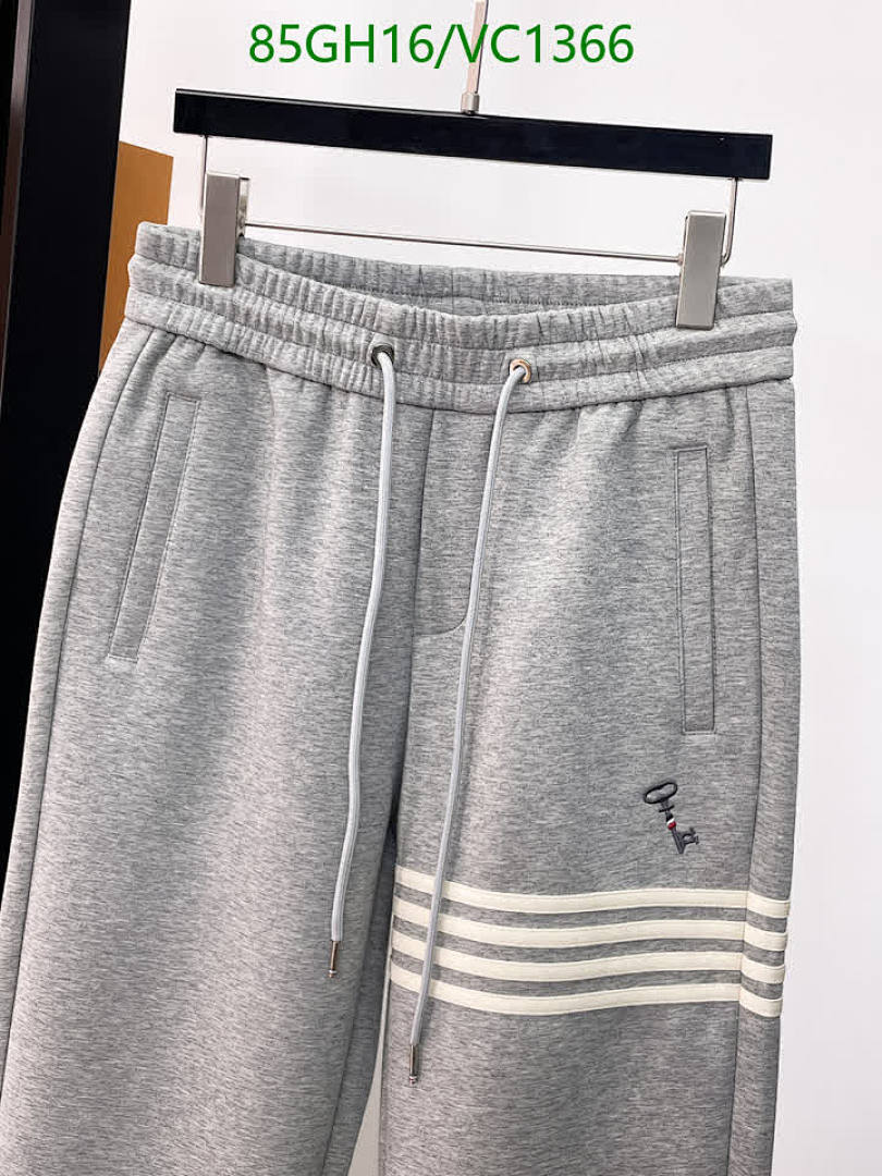 Burberry-Clothing Code: VC1366 $: 85USD