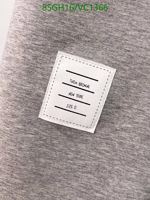 Burberry-Clothing Code: VC1366 $: 85USD