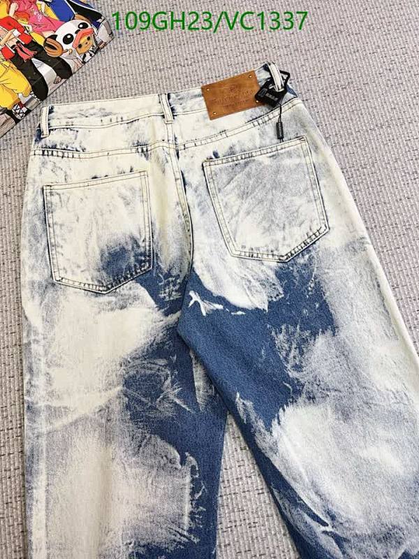 Balenciaga-Clothing Code: VC1337 $: 109USD