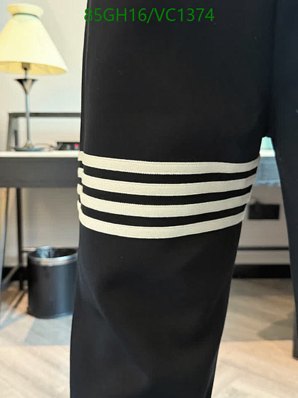 Burberry-Clothing Code: VC1374 $: 85USD