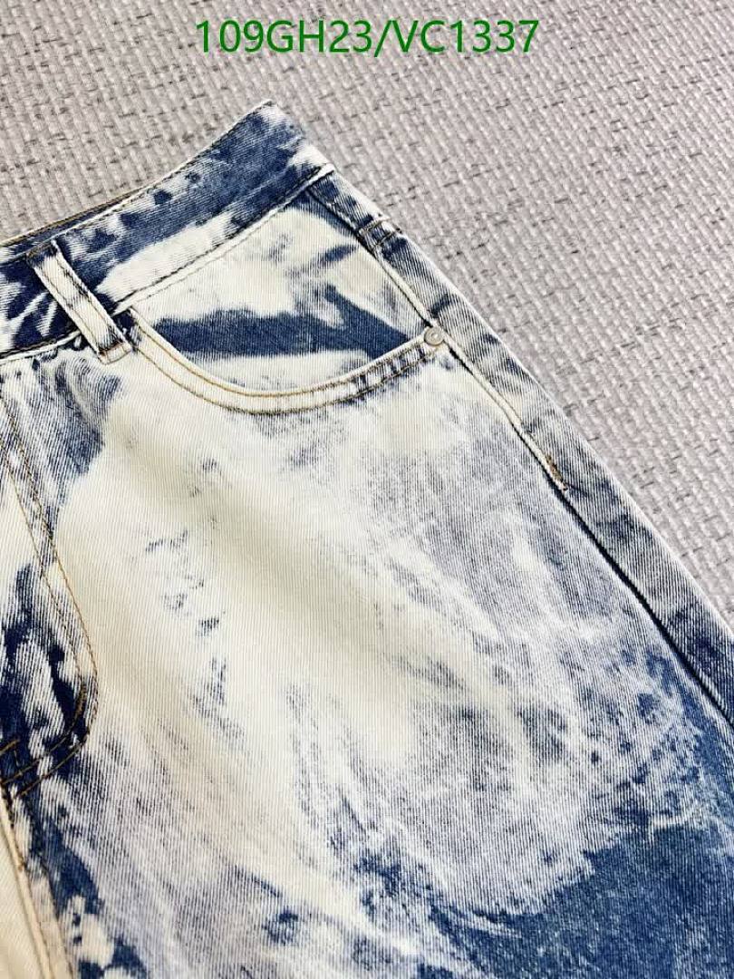 Balenciaga-Clothing Code: VC1337 $: 109USD