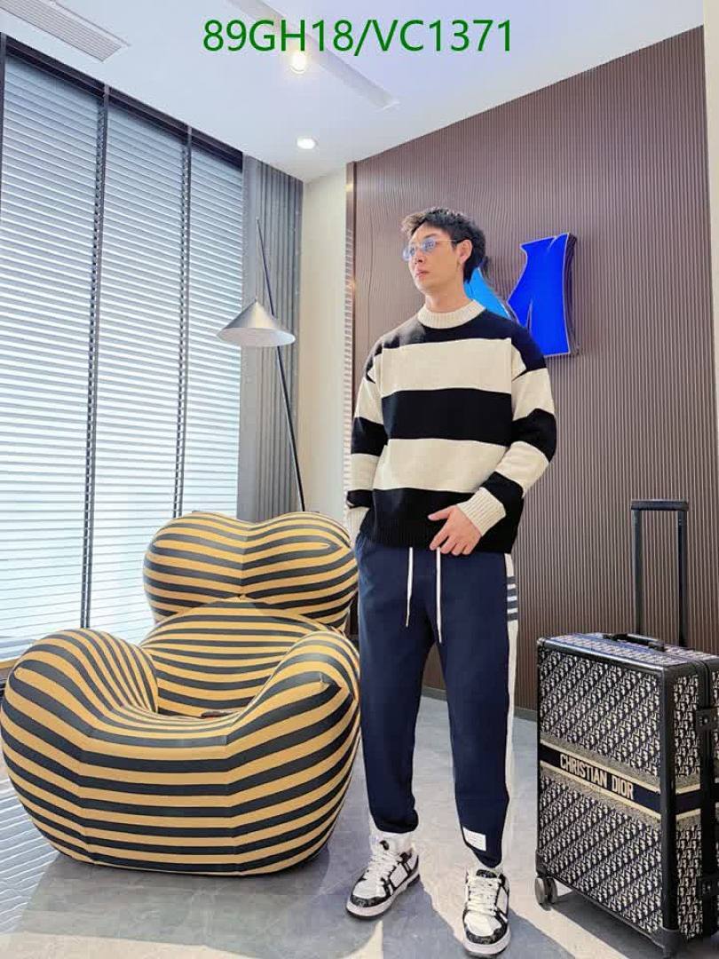 Burberry-Clothing Code: VC1371 $: 89USD