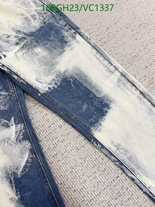 Balenciaga-Clothing Code: VC1337 $: 109USD