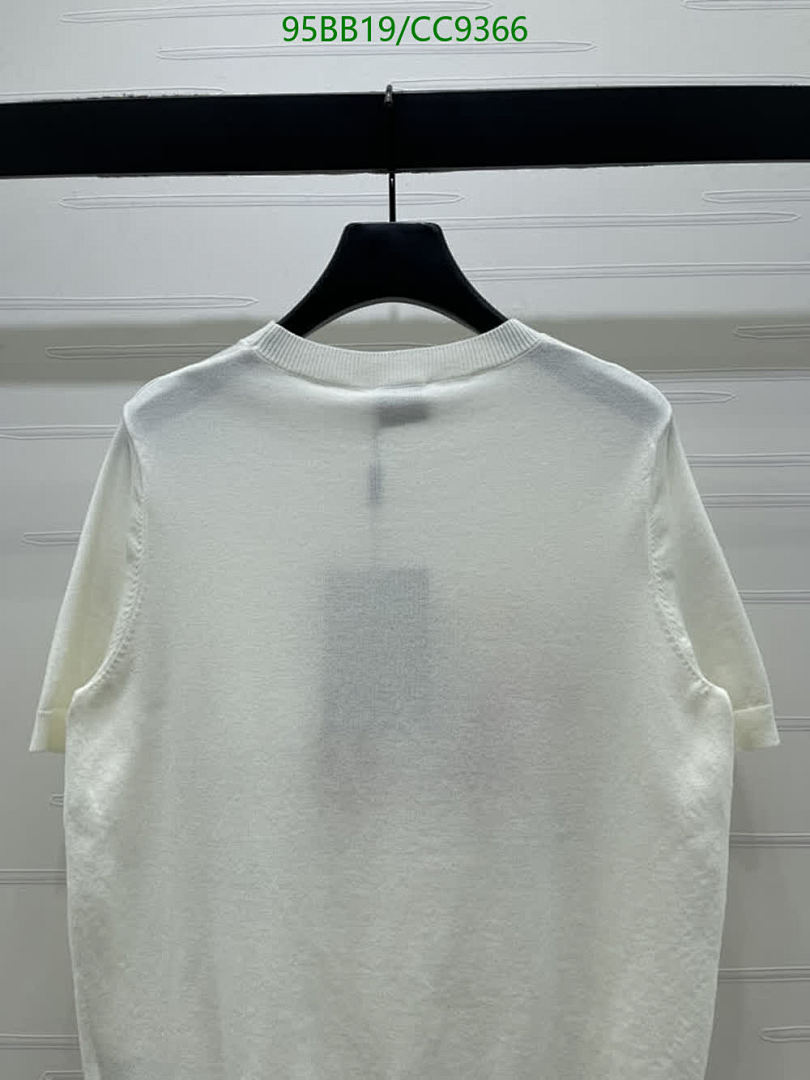 Burberry-Clothing Code: CC9366 $: 95USD