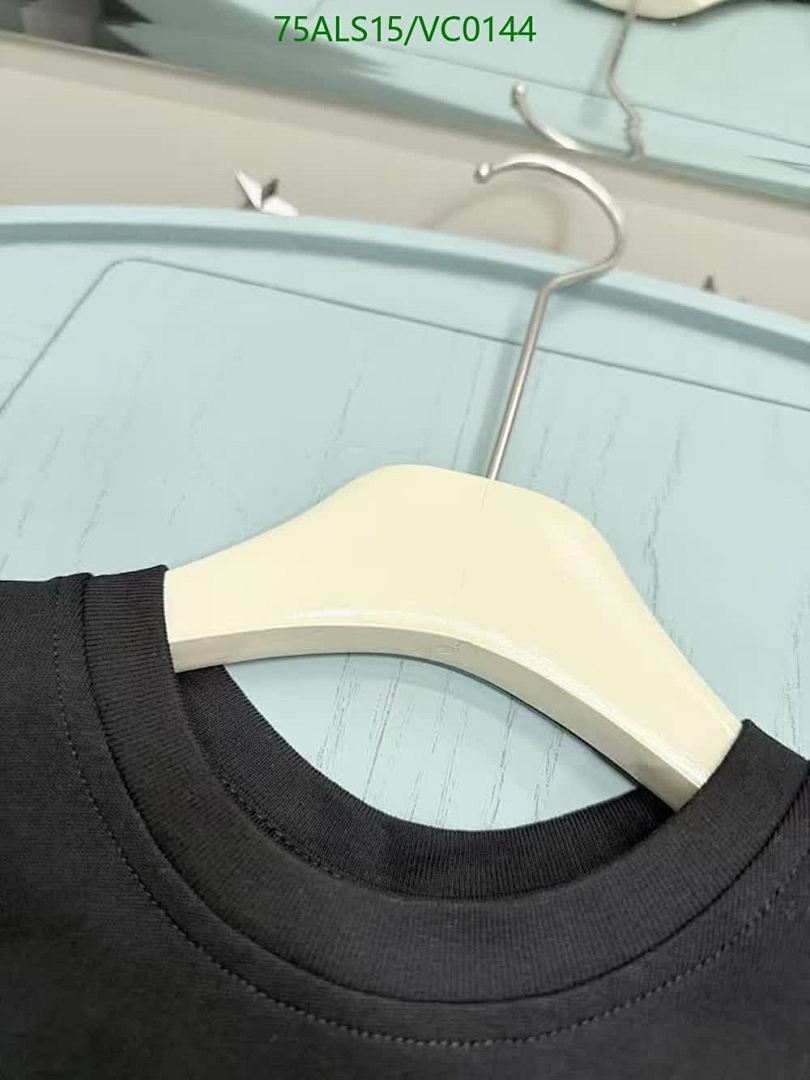 LV-Kids Clothing Code: VC0144 $: 75USD