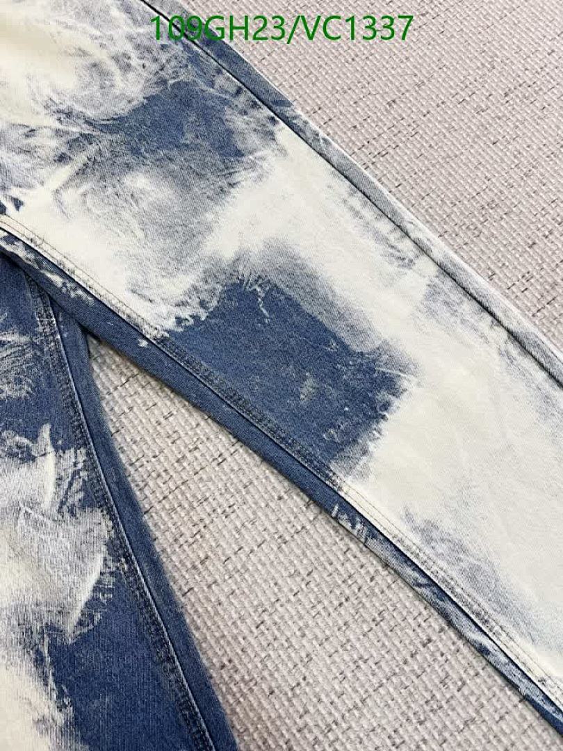 Balenciaga-Clothing Code: VC1337 $: 109USD