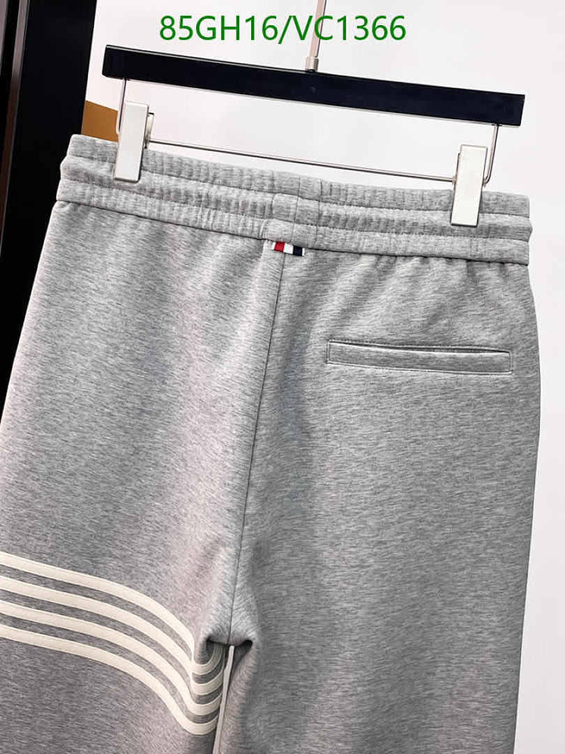 Burberry-Clothing Code: VC1366 $: 85USD