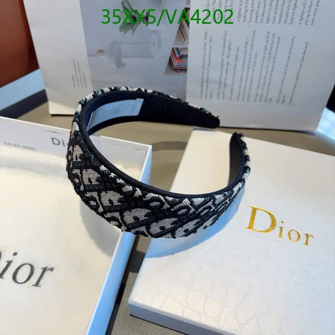 Dior-Headband Code: VA4202 $: 35USD