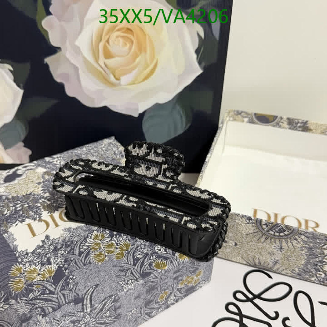 Dior-Headband Code: VA4206 $: 35USD