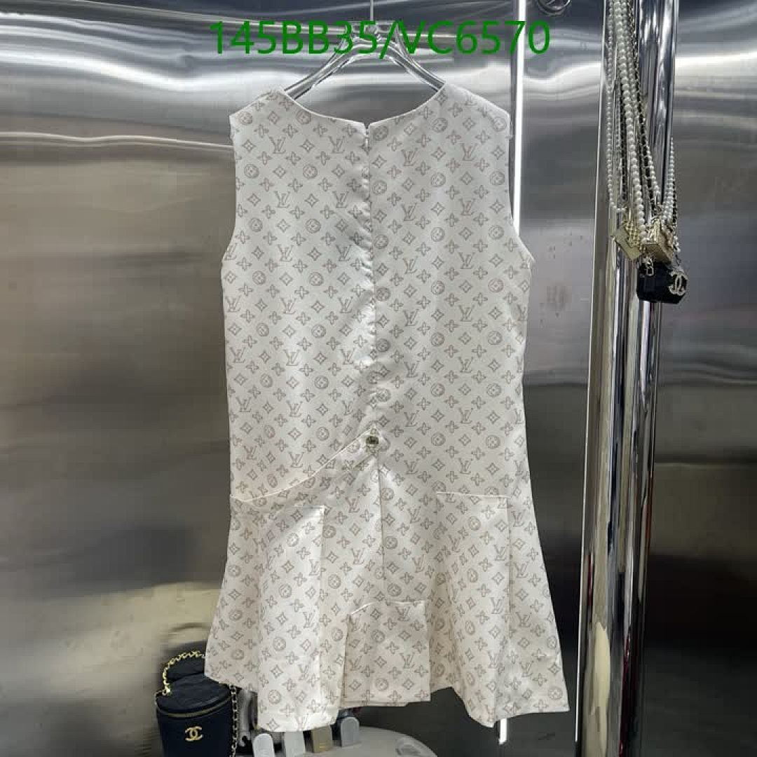 LV-Clothing Code: VC6570 $: 145USD