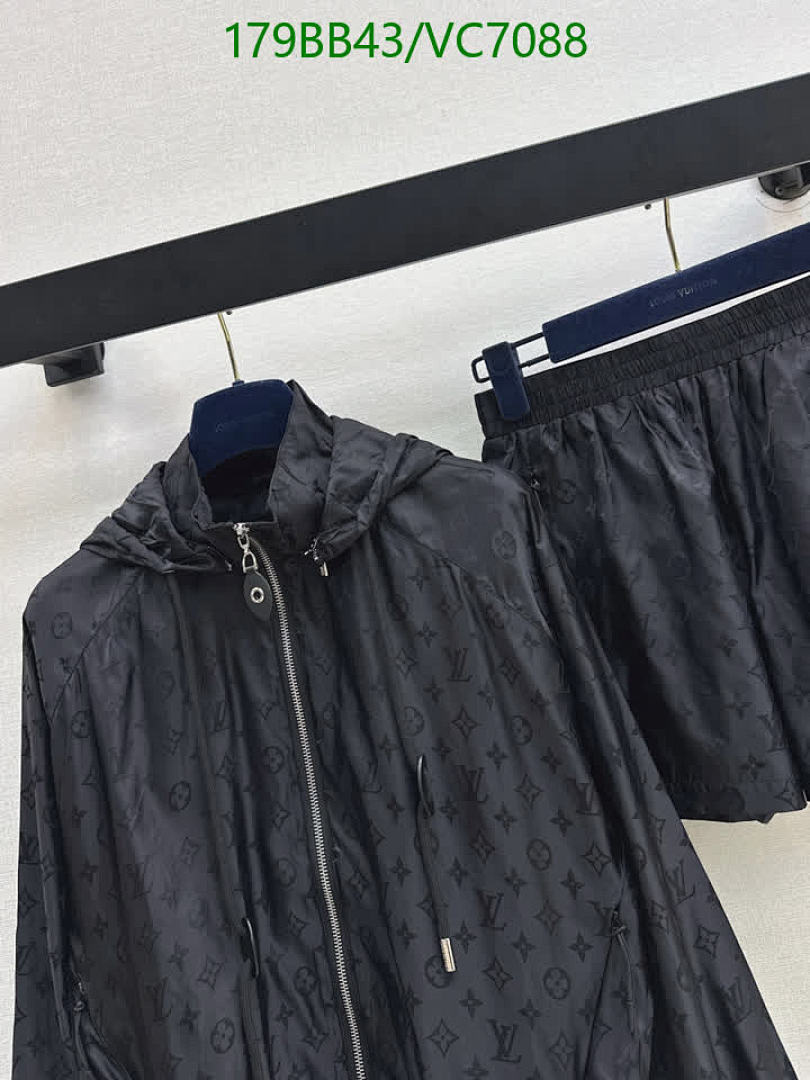 LV-Clothing Code: VC7088 $: 179USD