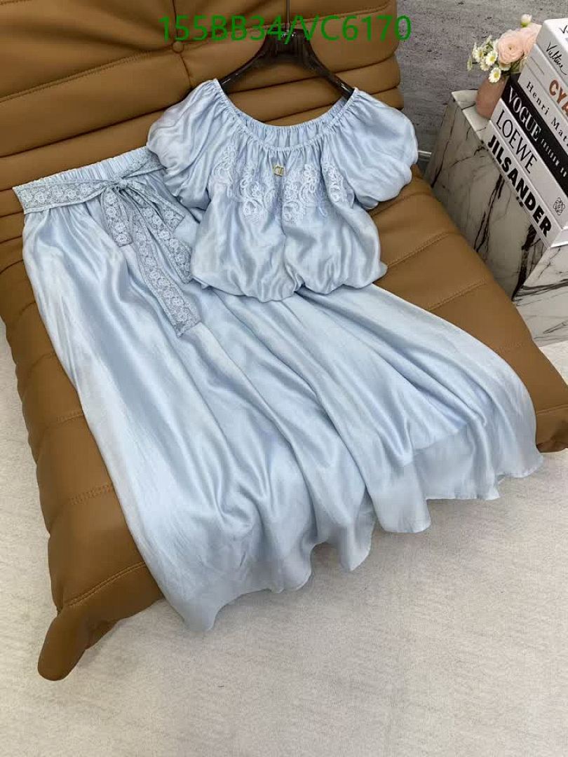 Dior-Clothing Code: VC6170 $: 155USD