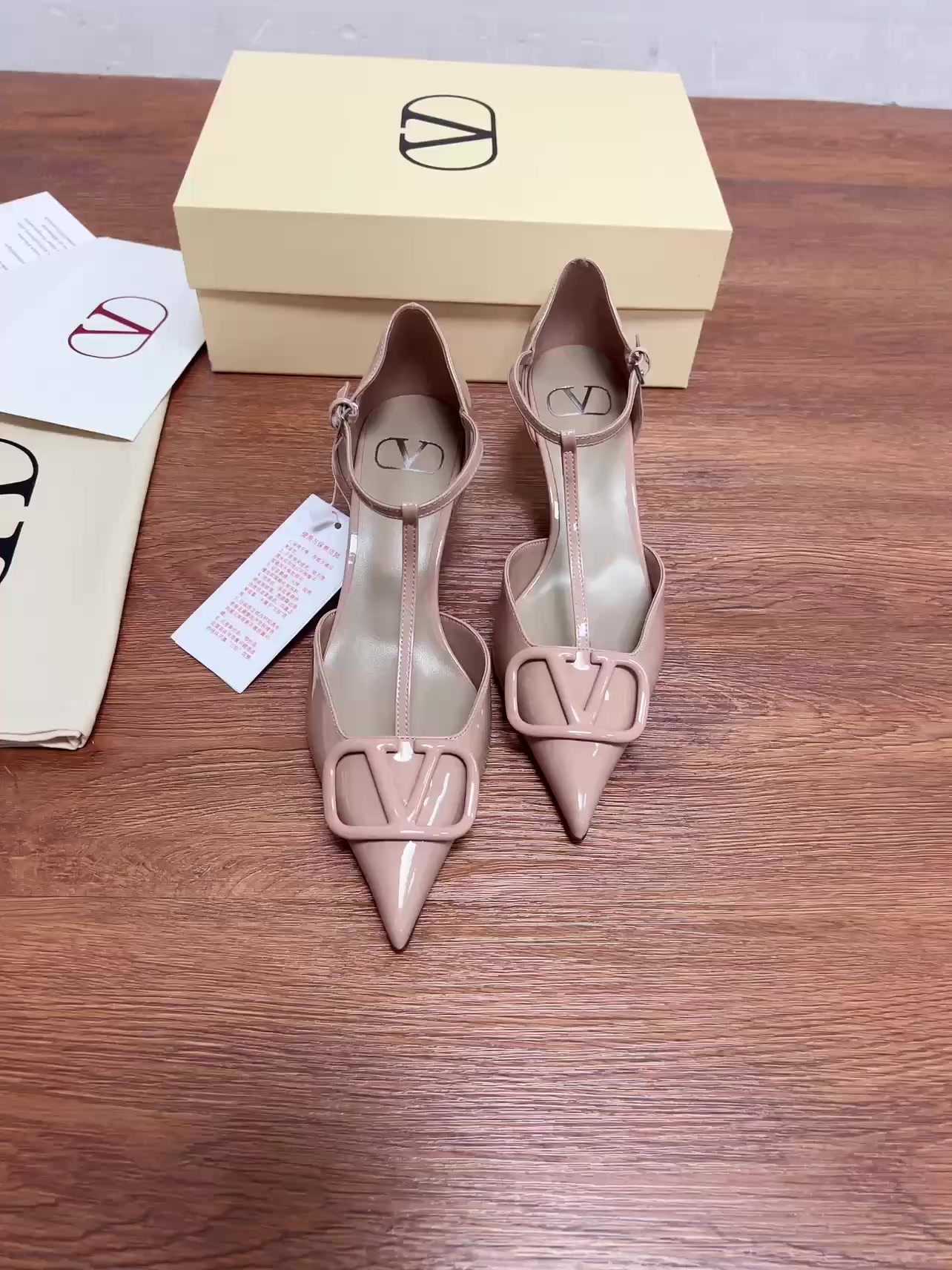 Valentino-Women Shoes Code: VS4743 $: 109USD-Yupoo.ru - Copybrand.Team photo album Valentino-Women Shoes Code: VS4743 $: 109USD