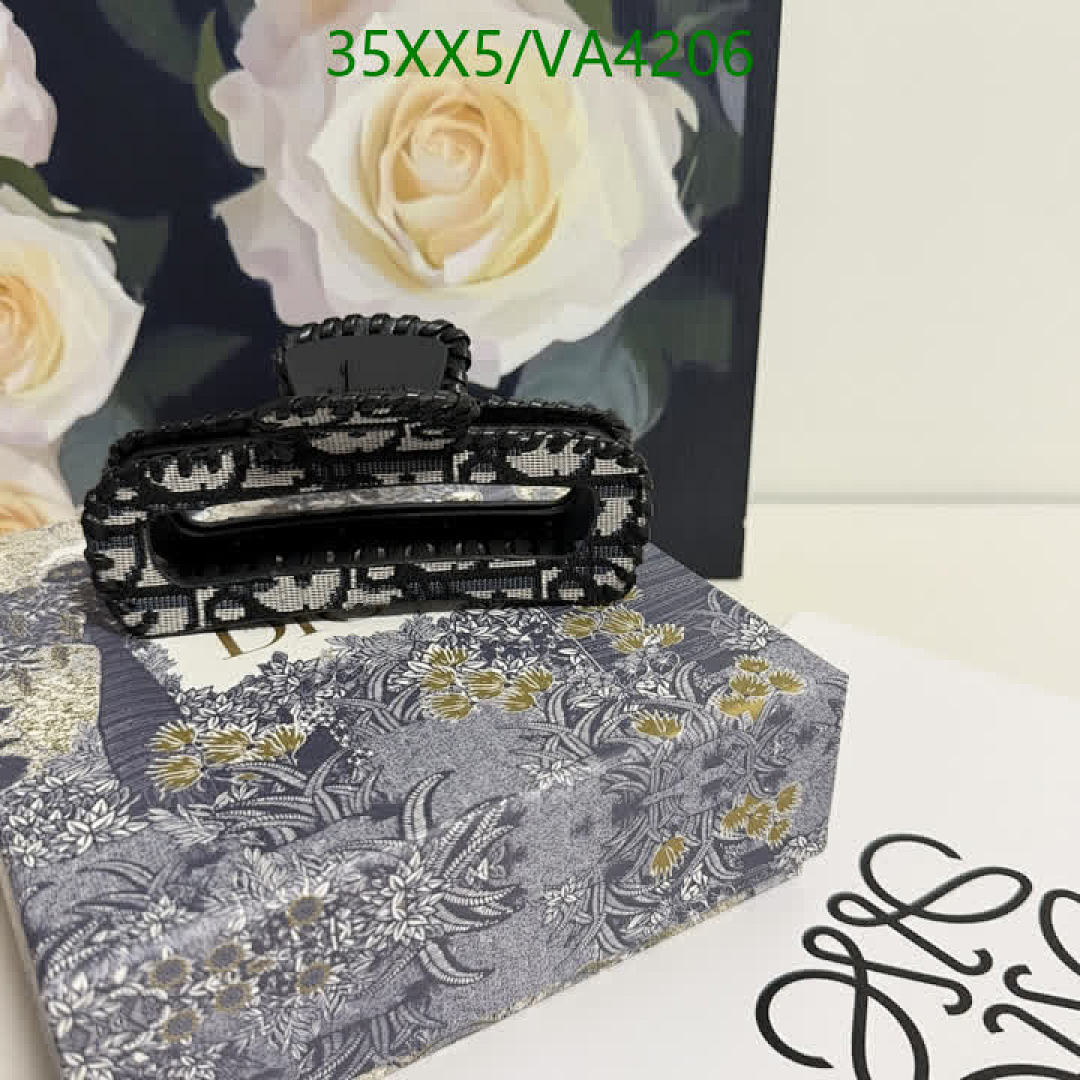 Dior-Headband Code: VA4206 $: 35USD