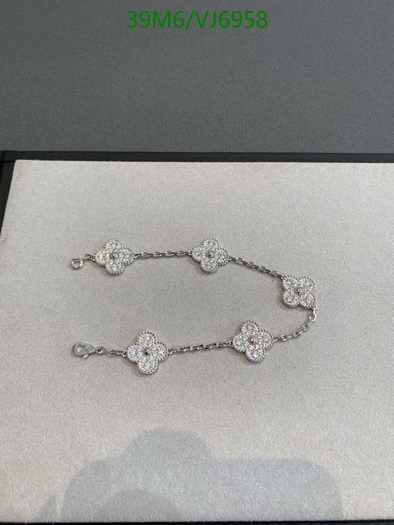 Van Cleef & Arpels-Jewelry Code: VJ6958 $: 39USD