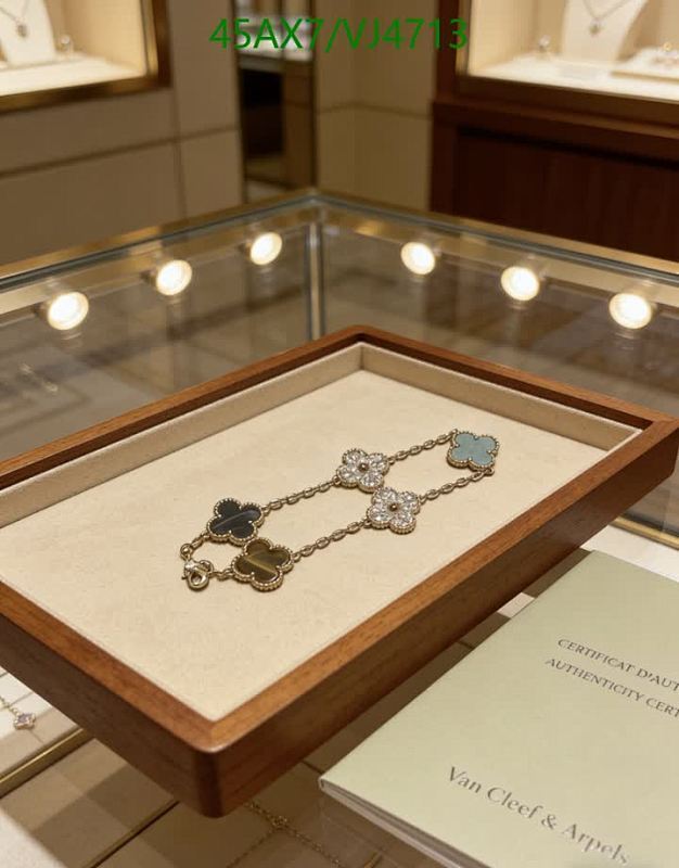 Van Cleef & Arpels-Jewelry Code: VJ4713 $: 45USD