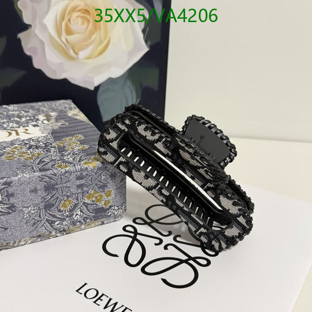 Dior-Headband Code: VA4206 $: 35USD