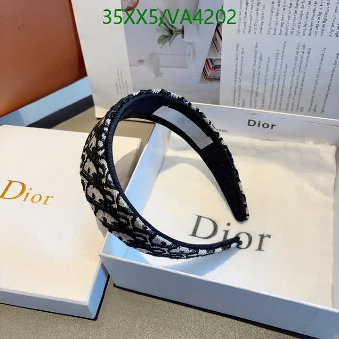 Dior-Headband Code: VA4202 $: 35USD