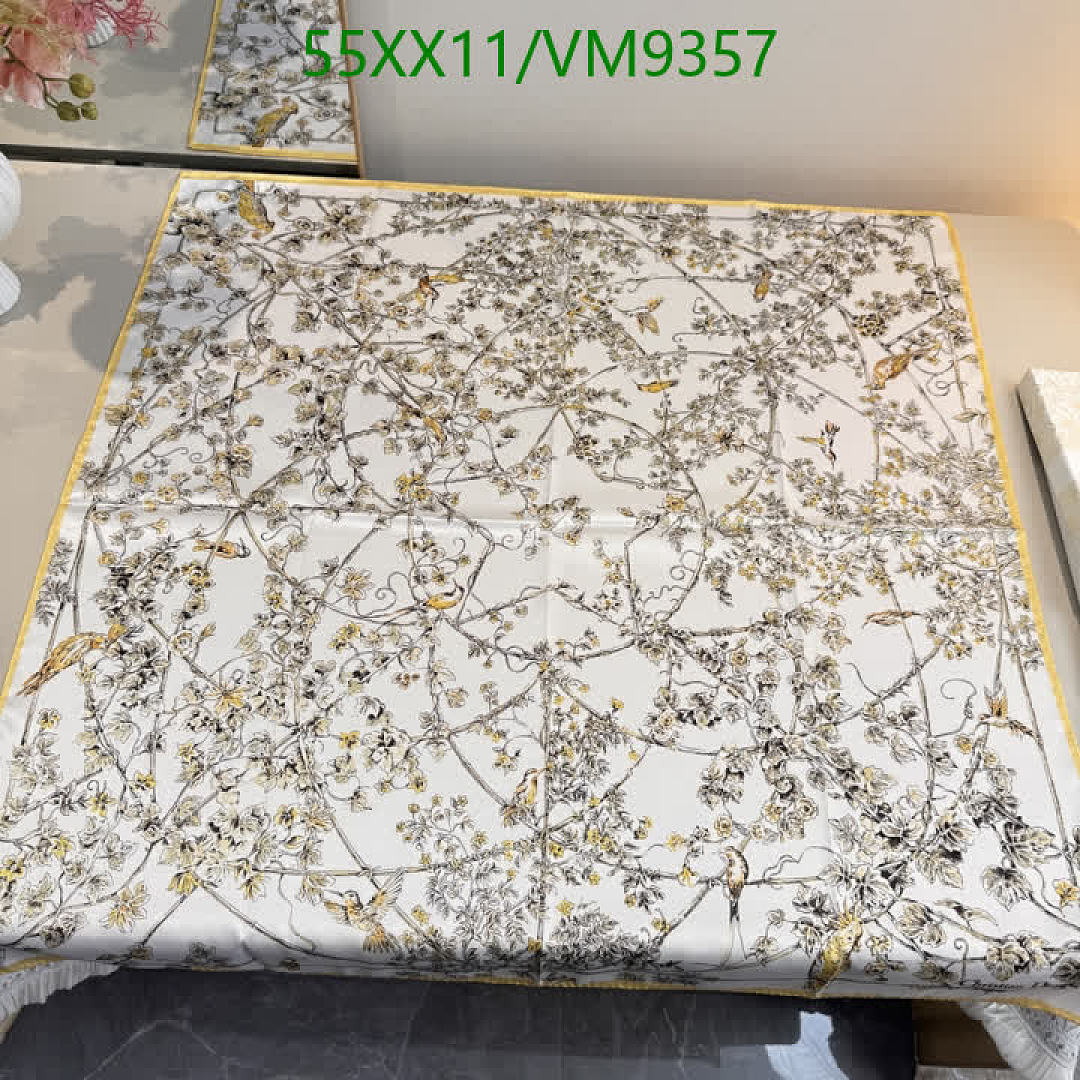 Dior-Scarf Code: VM9357 $: 55USD
