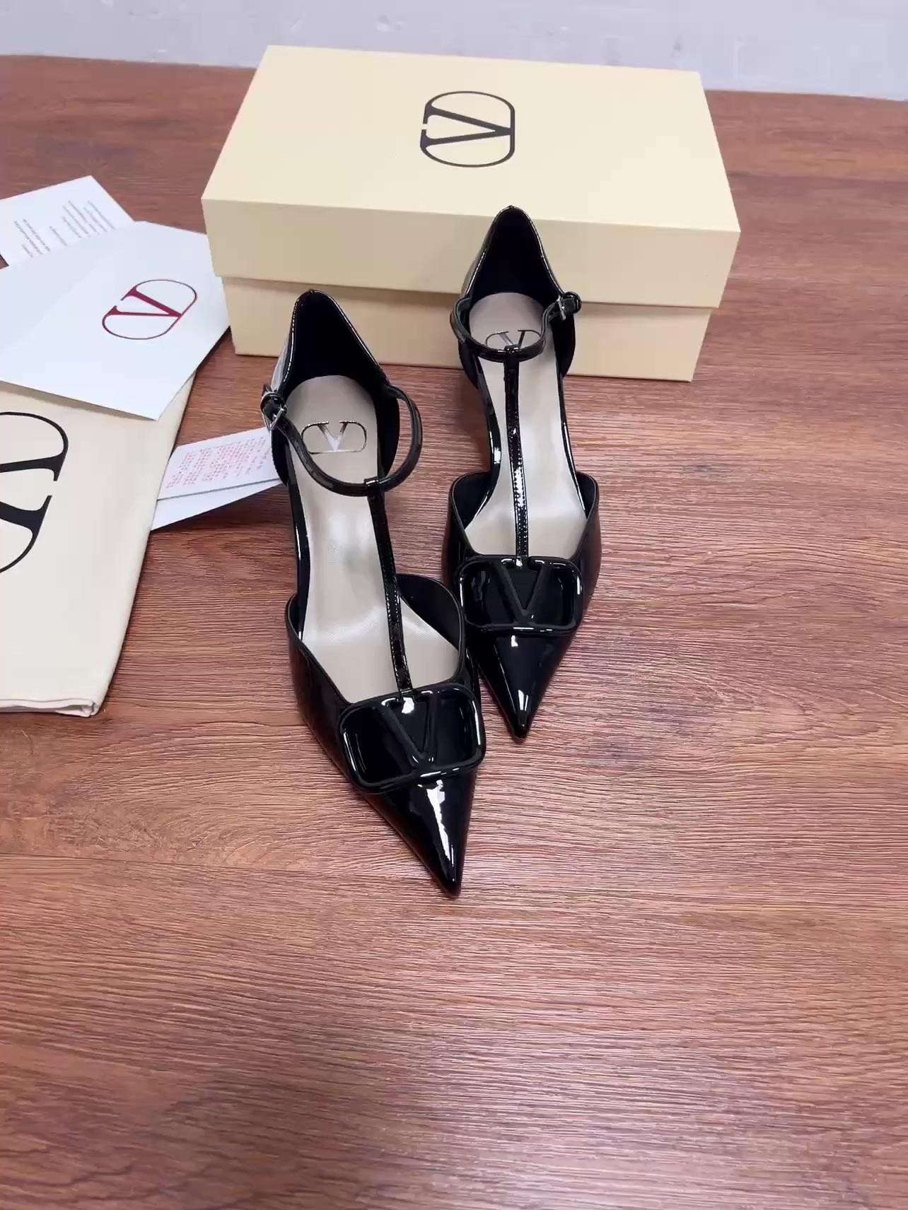 Valentino-Women Shoes Code: VS4743 $: 109USD-Yupoo.ru - Copybrand.Team photo album Valentino-Women Shoes Code: VS4743 $: 109USD