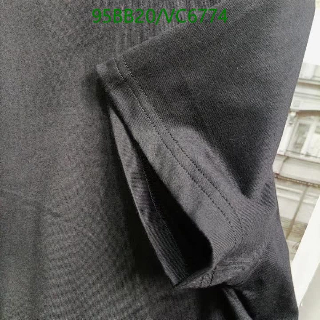 Moncler-Clothing Code: VC6774 $: 95USD