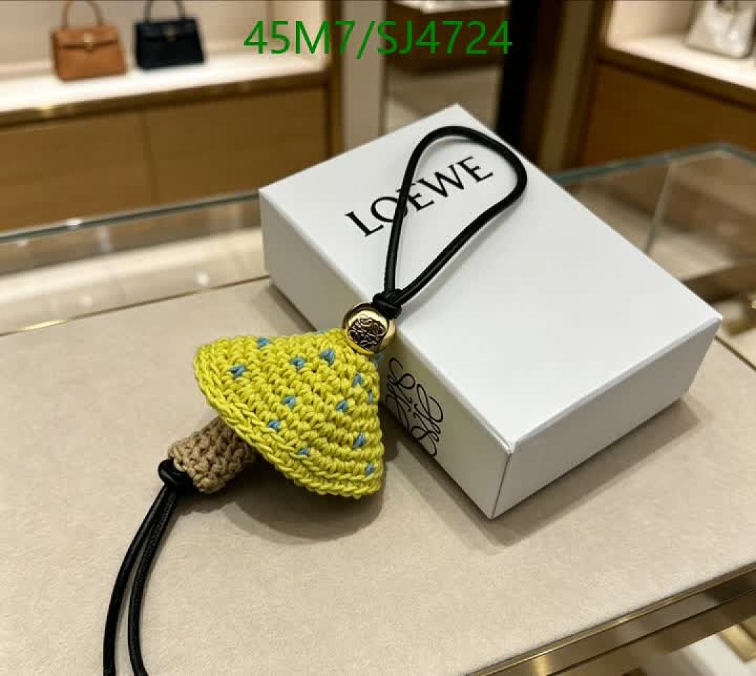 Loewe-Key pendant Code: SJ4724 $: 45USD