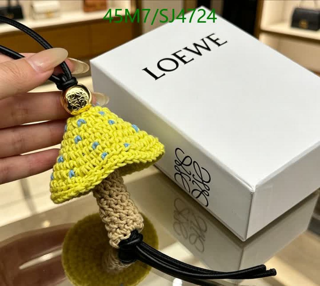 Loewe-Key pendant Code: SJ4724 $: 45USD