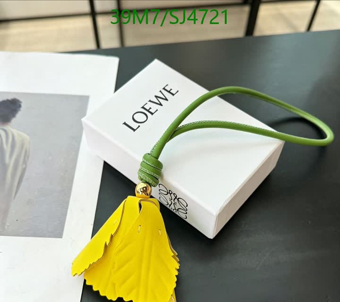 Loewe-Key pendant Code: SJ4721 $: 39USD