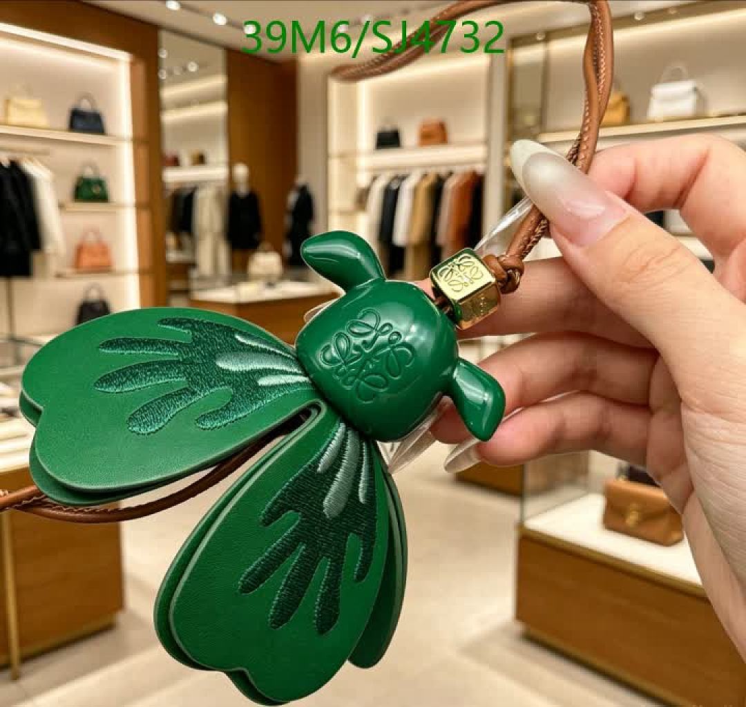 Loewe-Key pendant Code: SJ4732 $: 39USD