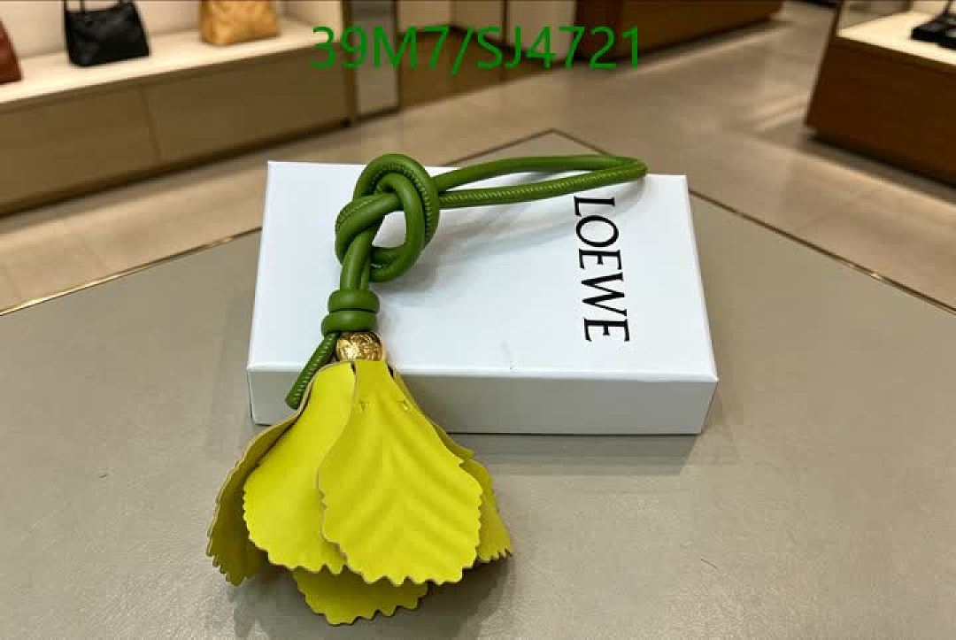 Loewe-Key pendant Code: SJ4721 $: 39USD